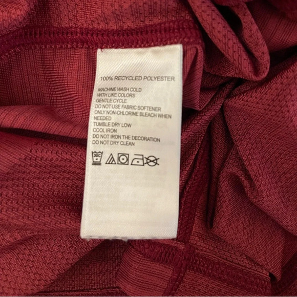 Men’s Tommy Bahama IslandZone red 1/4 zip lightweight pullover, Large - Picture 4 of 4